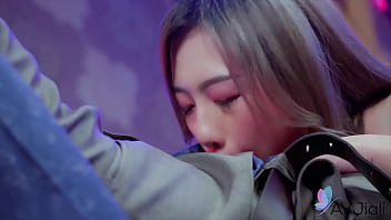 Gadis Seksi Tiongkok Lin Siyu Ngesot Dan Digerogoti Habis-habisan