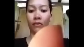 Yuli Yang Menggoda Dengan Tubuh Seksi Dan Sensual