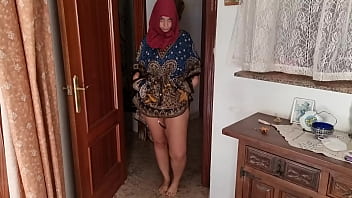 Bercinta Dengan Perempuan Berhijab Untuk Satu Pria Kulit Putih