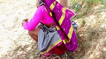 बूढ़ी सास की खेत में चुदाई का वायरल वीडियो