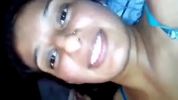 Gaya Seksi Ala Desi Yang Menggoda