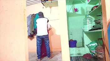 Birader Ne Apni Jawani Mami Ki Gaand Ko Zor Se Chod Kar Chira Diya