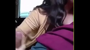Pasangan Desi Yang Menggoda Ini Saling Hisap Dengan Penuh Gairah