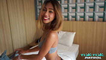 Tuktukpatrol Bangkok Thai Babe Dihamili Penuh Kontol Ganas