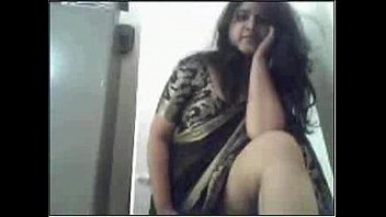 Bibiku India Melepas Pakaian Dengan Nafsu