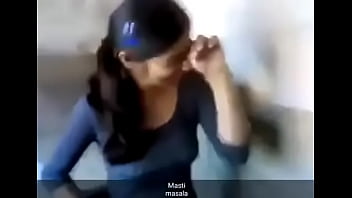 Gadis Desi Panas Melepas Pakaian Dengan Penuh Gairah