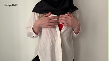 Sekretaris Berhijab Yang Seksi Menyerahkan Tubuhnya Demi Kenaikan Gaji