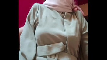 Adik Tiri Berhijab Dientot Sampai Meraung Saat Lebaran