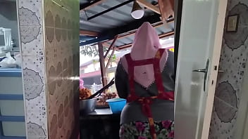 Milf Muslim Indonesia Bergairah Dengan Tubuh Montok
