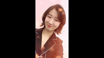 Analis Keuangan Terkenal Tiongkok Dorrit Yaqi Sedang Menghisap Kontolku
