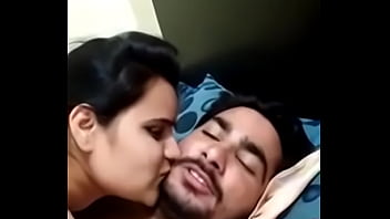 Video Mesra Pasangan Desi Tersebar Dengan Adegan Panas