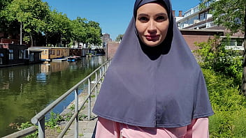 Gadis Arab Hot! Megan Dari Timur Tengang – Anal, Kencing, Squirt, Creampie