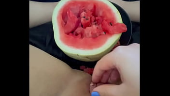 Video Porno Arab Panjang 2025: Masturbasi Ekstrem Dengan Semangka Membuat Cewek Los Angeles Klimaks Berkali-kali – Fetish Makanan Seksi Dan Pussy Remaja Ketat