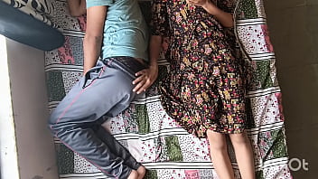 Bhabhi Seksi Shivani Menggoda Devar Yang Tertidur Lalu Menungganginya Dengan Pose Amazon Yang Liar.