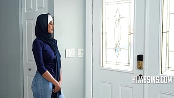 Gadis Arab Polos Belajar Cara Amerika Yang Liar Dan Menggoda