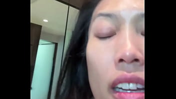 Gadis Tionghoa Yang Haus Perhatian Dan Selalu Ingin Dipuji