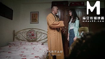 Master Shaolin Gunakan Alat Vitalnya Untuk Bantu Perempuan Sembahyang