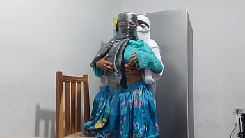 Arab Panas Bercinta Di Depan Kulkas Hingga Orgasme Memuncak – Adegan Seks Nyata