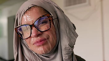 Tante Berhijab Cosplay Dihardcore Wajahnya Sampai Penuh Sperma