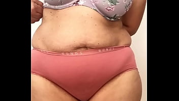 Gadis India Seksi Melepas Gaun Formalnya Perlahan Hingga Tersisa Lingerie Menggoda