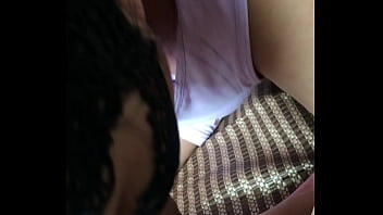 Istri Tionghoa Menuang Yogurt Di Kontol Lalu Menjilatnya Dengan Penuh Nafsu