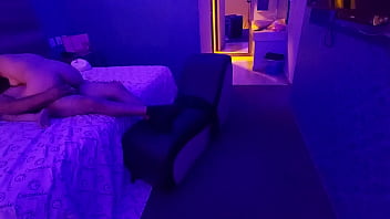 Ibu Tunggal Yang Haus Nafsu, Minta Ditusuk Dua Kontol Di Kamar Motel Yang Panas. Bagian Kedua