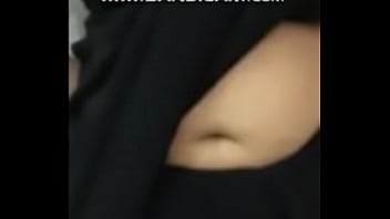 Lekuk Pusar Ranum Istri Desi Yang Dalam Dan Menggoda