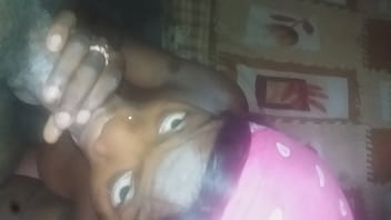 Gadis Nakal Mengisap Batangku