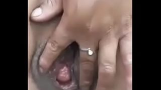 Mama Tua Bermain Dengan Memek Besarnya Yang Basah