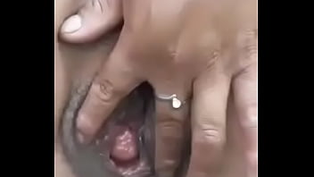 Mama Tua Bermain Dengan Memek Besarnya Yang Basah