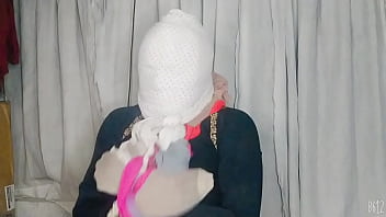Gadis Berhijab Mengikat Diri Dengan Gairah Membara