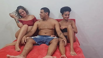 Metendo Forte Na Buceta Apertada Da Mãe E Da Filha
