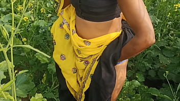 ममता सरसों के खेत में अकेली थी जब उसके पति ने मौका देखकर बाहर खुले में ज़ोरदार चुदाई की, हर चीख साफ सुनाई दे रही थी