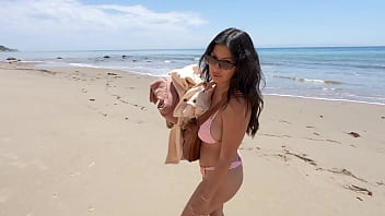 Menggoda Istri Kakak Tiriku Sampai Merintih Di Pantai Telanjang