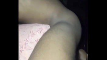 Cowok Remaja India Ngeseks Bantal Sampai Puas