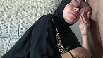 Istri Arab Suka Ditiduri Anak Tirinya Sendiri