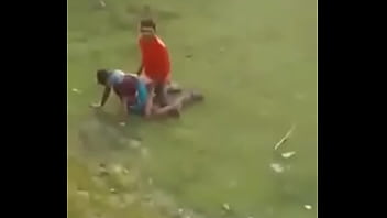 बीच मैदान में जंगली चुदाई