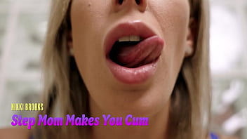 Ibu Tiri Membuatmu Keluar Hanya Dengan Mulutnya – Nikki Brooks – Asmr
