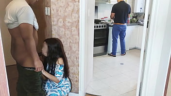 Istri Nakal Yang Tergila-gila Pada Kontol Besar Adik Ipar, Sampai Rela Dientot Di Samping Suami Yang Lagi Masak