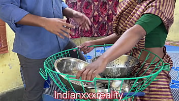 Keluarga Tiri India Terpanas Dengan Suara Hindi Yang Menggoda