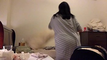 Ibu Tiri Tiongkok Yang Menggoda Sedang Berganti Pakaian