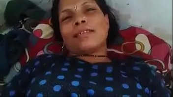 Gadis India Yang Menggoda Dengan Lekuk Tubuh Mempesona