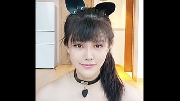 上海极品美奴认主仪式，原声验证骚货本人，皮革紧缚专属调教，清纯脸蛋妩媚身段风骚入骨，视频为证绝不跑路