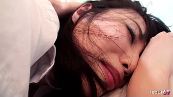 Gadis Jepang Montok Dada Besar Menggoyang Untuk Audisi Film Porno Pertama Yang Tak Disensor, Dihajar Pria Tua Dan Diberi Isian Dalam