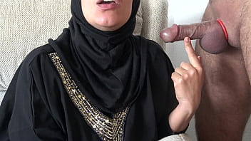 Nyonya Tua Prancis-arab Di Marseille Yang Doyan Ditiduri Lelaki Lain