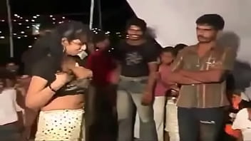 Tarian Umum Desa Baru Di India Selatan Yang Menggoda