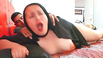 Perempuan Muslim India Berhijab Digilir Dengan Kasar