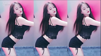 Em Gái Trung Quốc Uốn éo Trong Bộ đồ Lót Ren đen Mỏng Manh