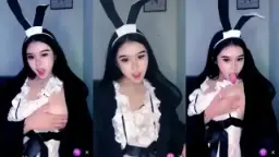 Helena Menggoda Dengan Lelucon Mesra Di Dadanya Yang Montok