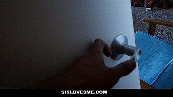 Kakak Tiri Seksi Jasmine Summers Yang Selalu Tahu Cara Memuaskan
